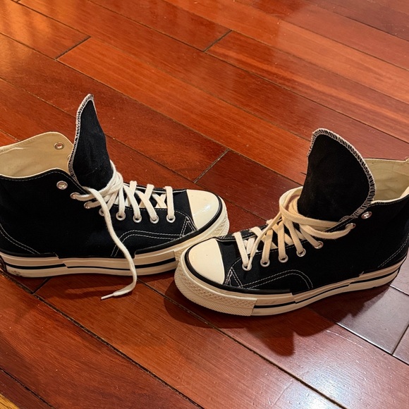 Converse Black and White High-Tops - Picture 3 of 4